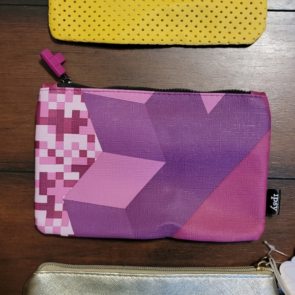 Set of Three NWOT Makeup Bags - Picture 3 of 4